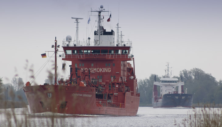 Ein Tanker im Kanal Ein Tanker im Kanal