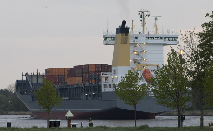 Frachter im Kanal Frachter im Kanal