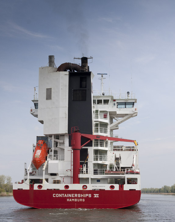 Containerschiff von achtern Containerschiff von achtern